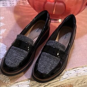 Clarks Women's Black and Gray Loafers
